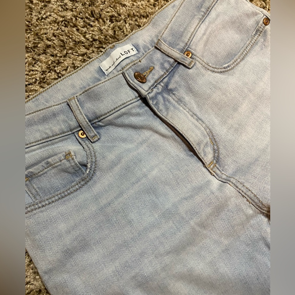 LOFT Light‎ Blue Straight Jeans with Knee Distress - Picture 2 of 7